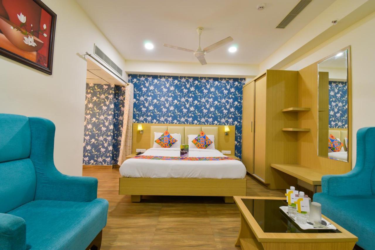 Hotel Raintr33 Hyderabad Exterior foto